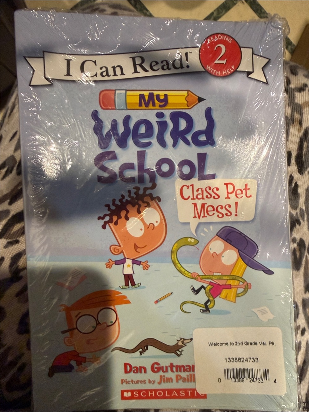 Scholastic Light Blue My Weird School: Class Pet Mess!  5 books
